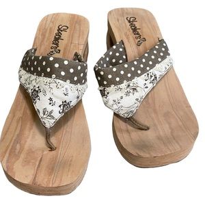 Sketchers sandals pre owned size 9